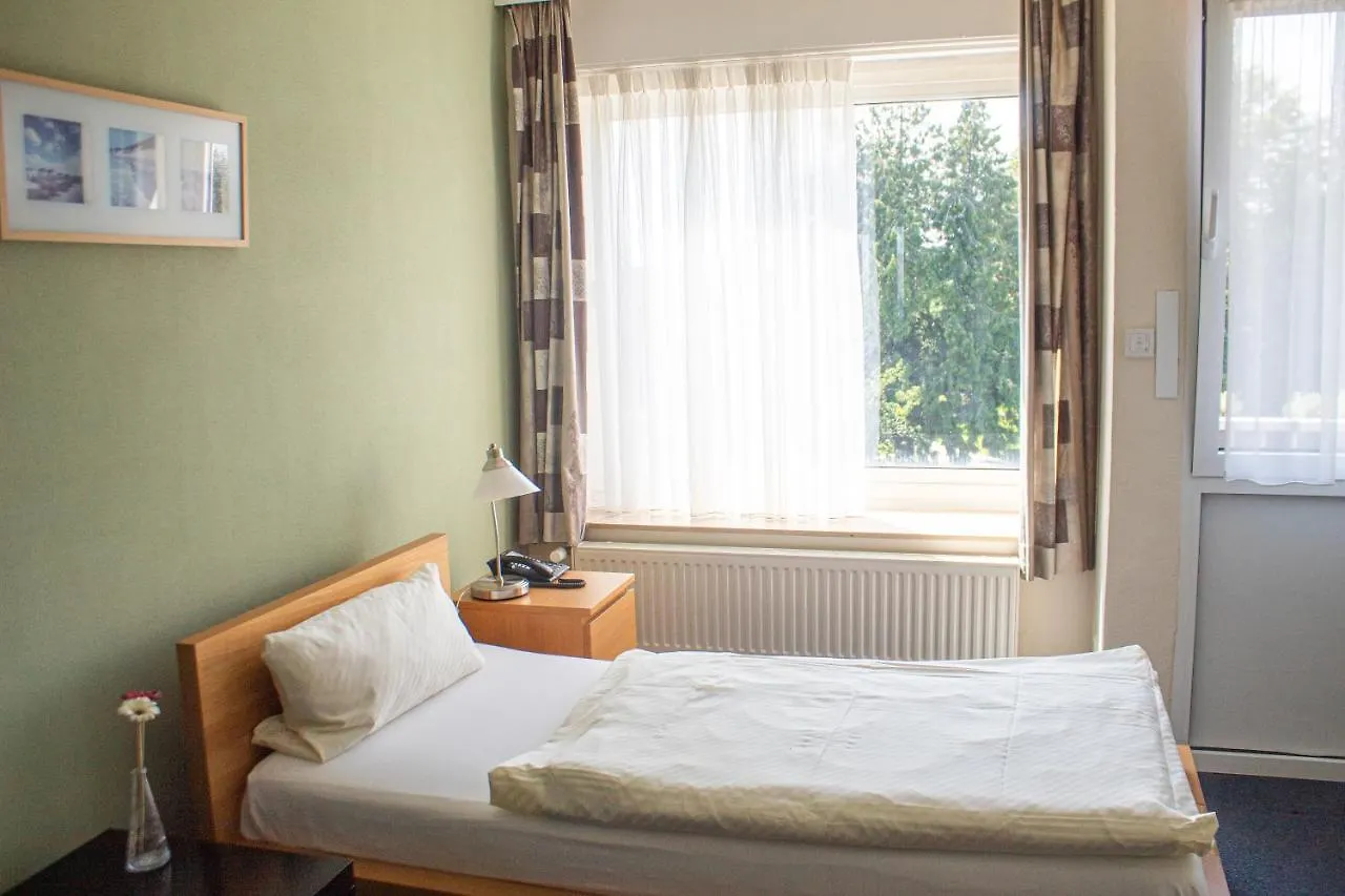 Airport Hotel Jaegerhof Weeze 2*,